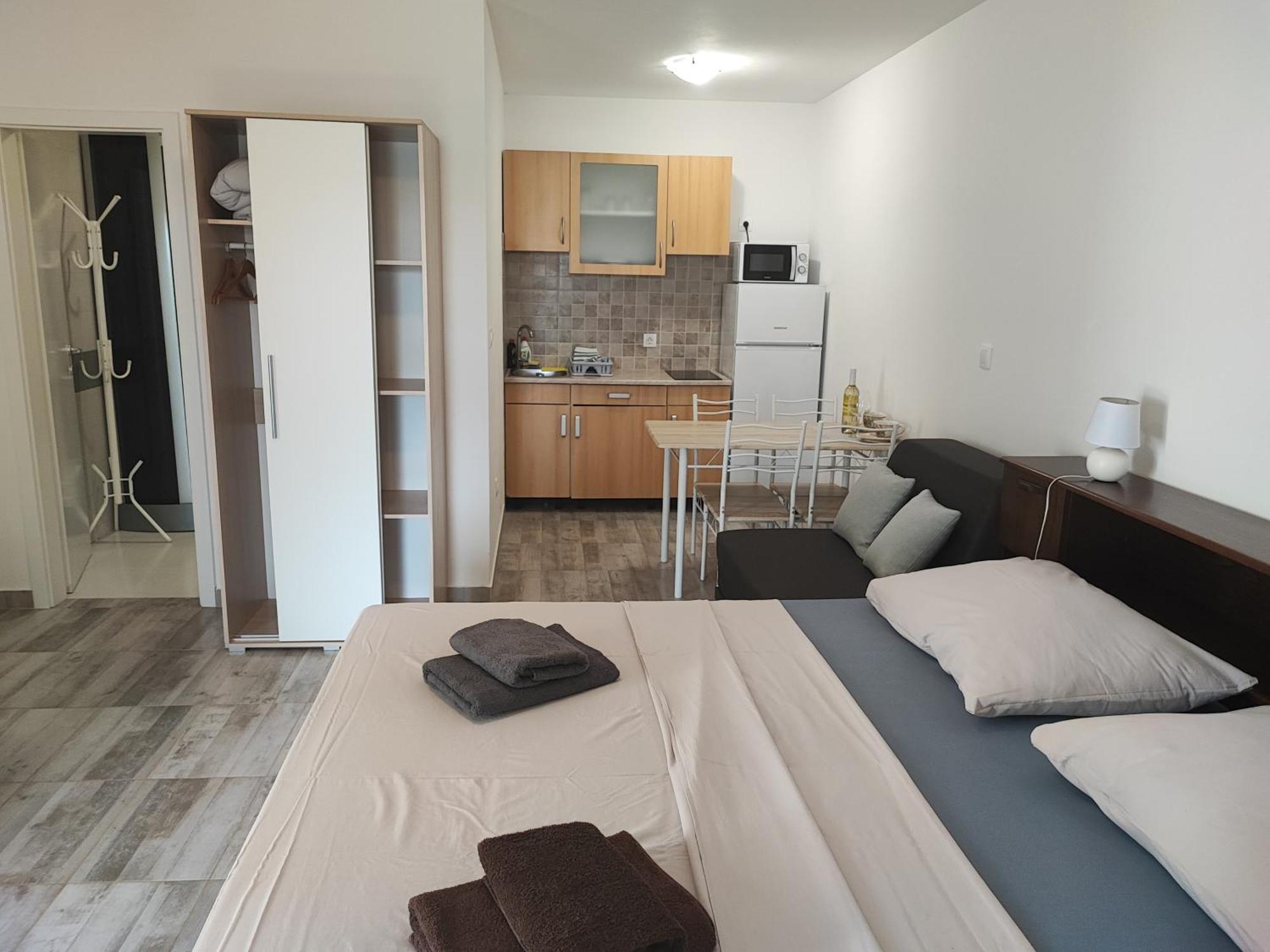 Deni09 Apartment Pomer Bagian luar foto