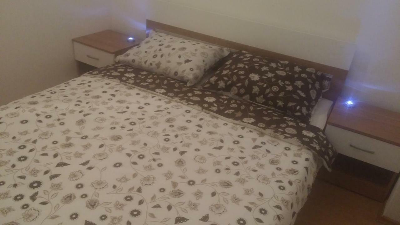 Deni09 Apartment Pomer Bagian luar foto