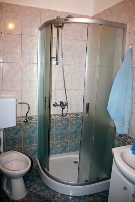 Deni09 Apartment Pomer Bagian luar foto