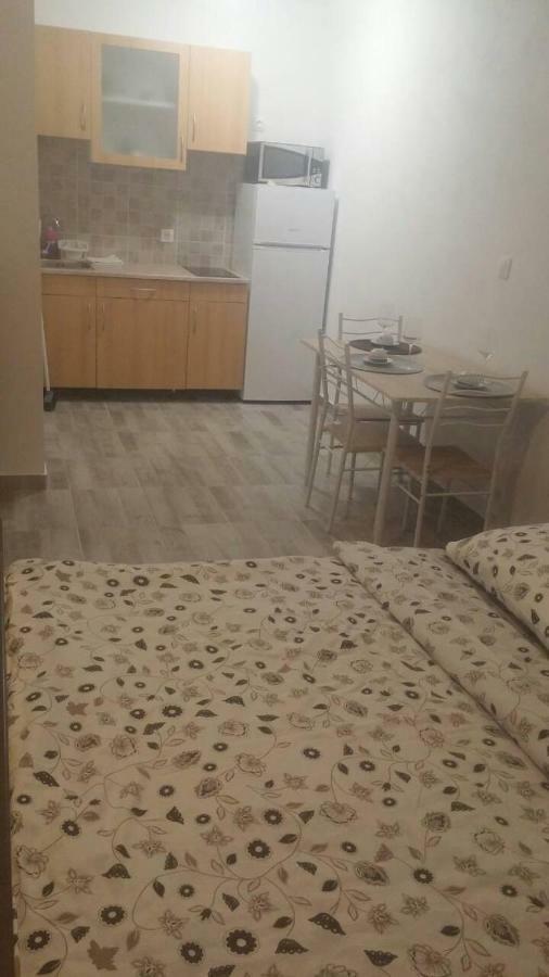 Deni09 Apartment Pomer Bagian luar foto